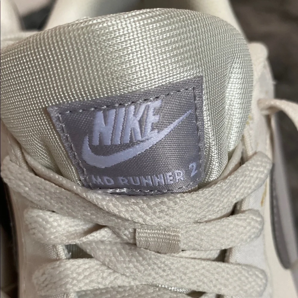 - Nike MD RUNNER 2 size 8.5 Off-White and Light Gray Sneakers like new